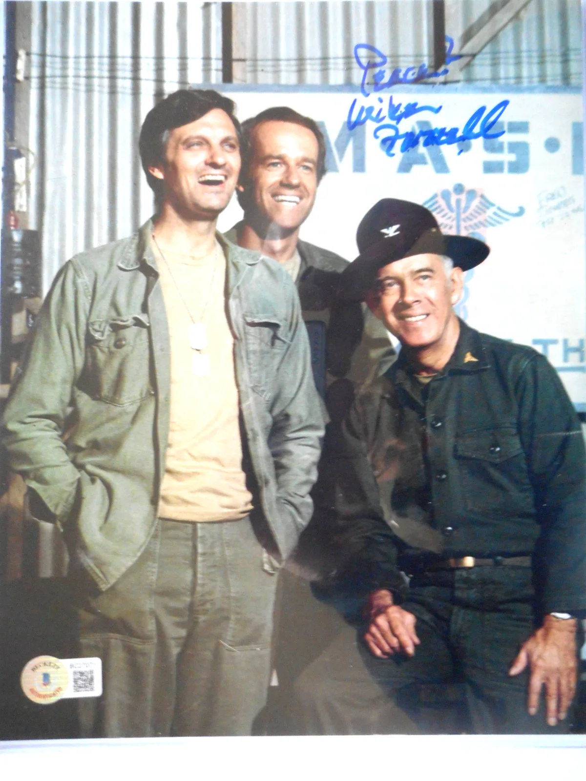 Mike Farrell — Mike Farrell Autographed M*A*S*H BJ Hunnicutt 8x10 Photo BECKETT BAS