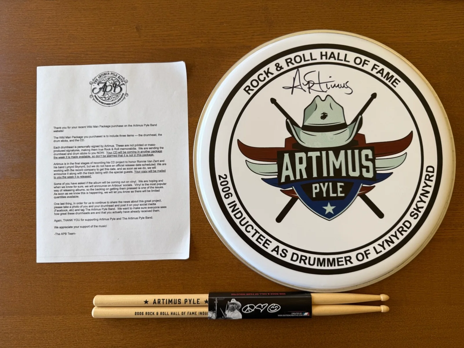 Artimus Pyle Autographed RR HOF 2006 15' Drum Head + Collectors Drumsticks!, изображение 2