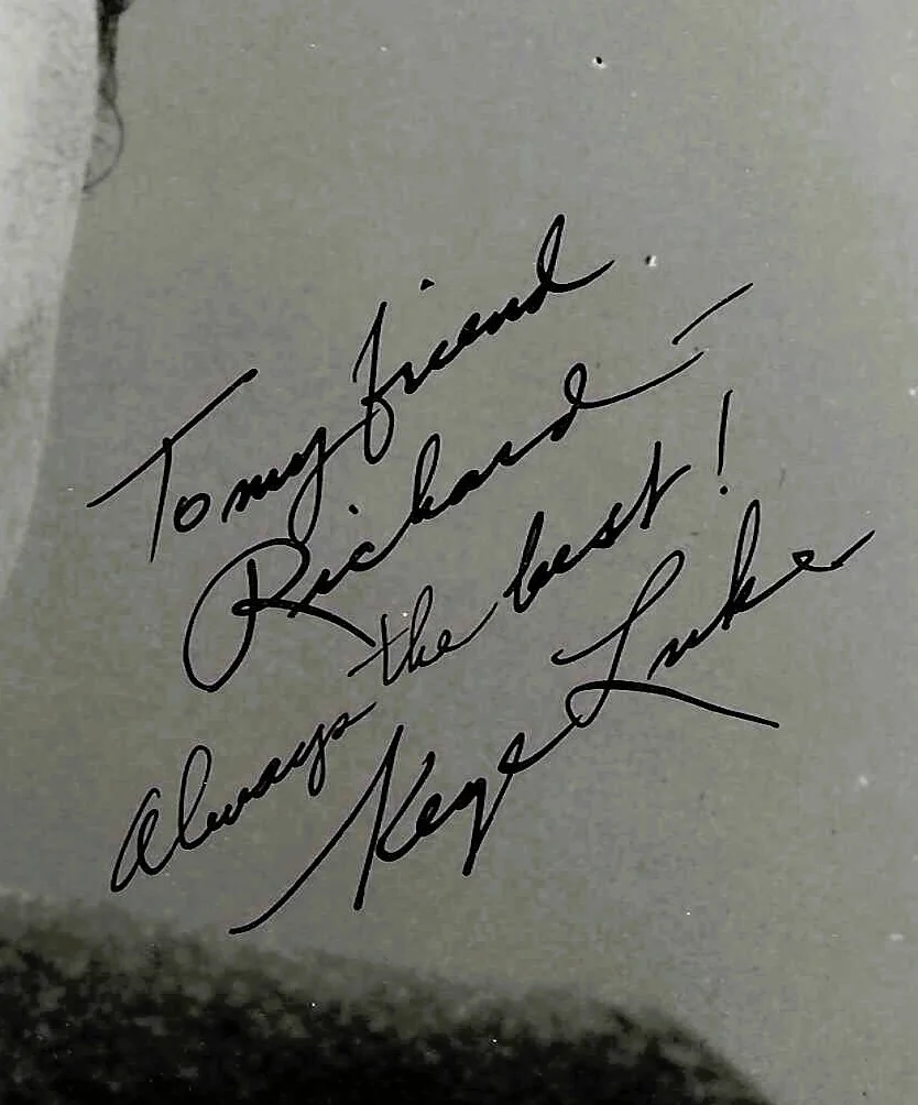 Keye Luke — KEYE LUKE Signed 8x10 with UACC COA .. #1 Son in Charlie Chan, Kung Fu, KATO, изображение 2