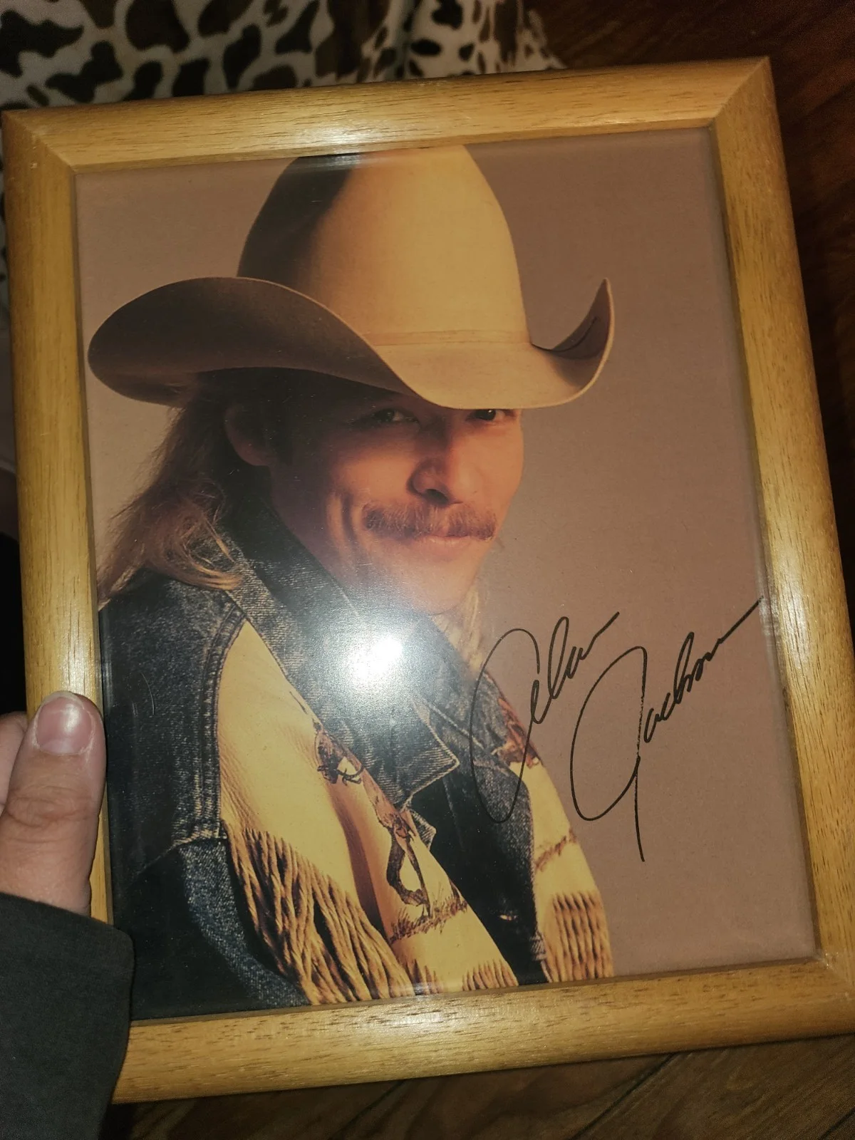 Vintage framed, autographed photo of American country music artist Alan Jackson, изображение 2