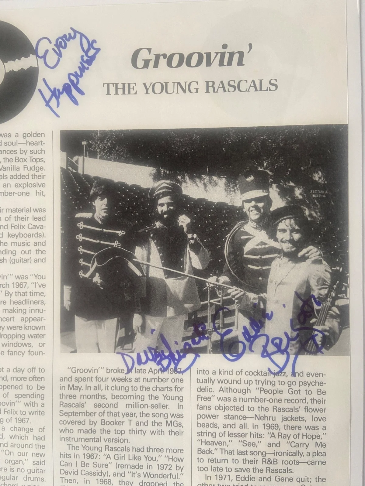 The Young Rascals-Eddie & David Brigati-Signed 8" x 11" Magazine Page, изображение 3