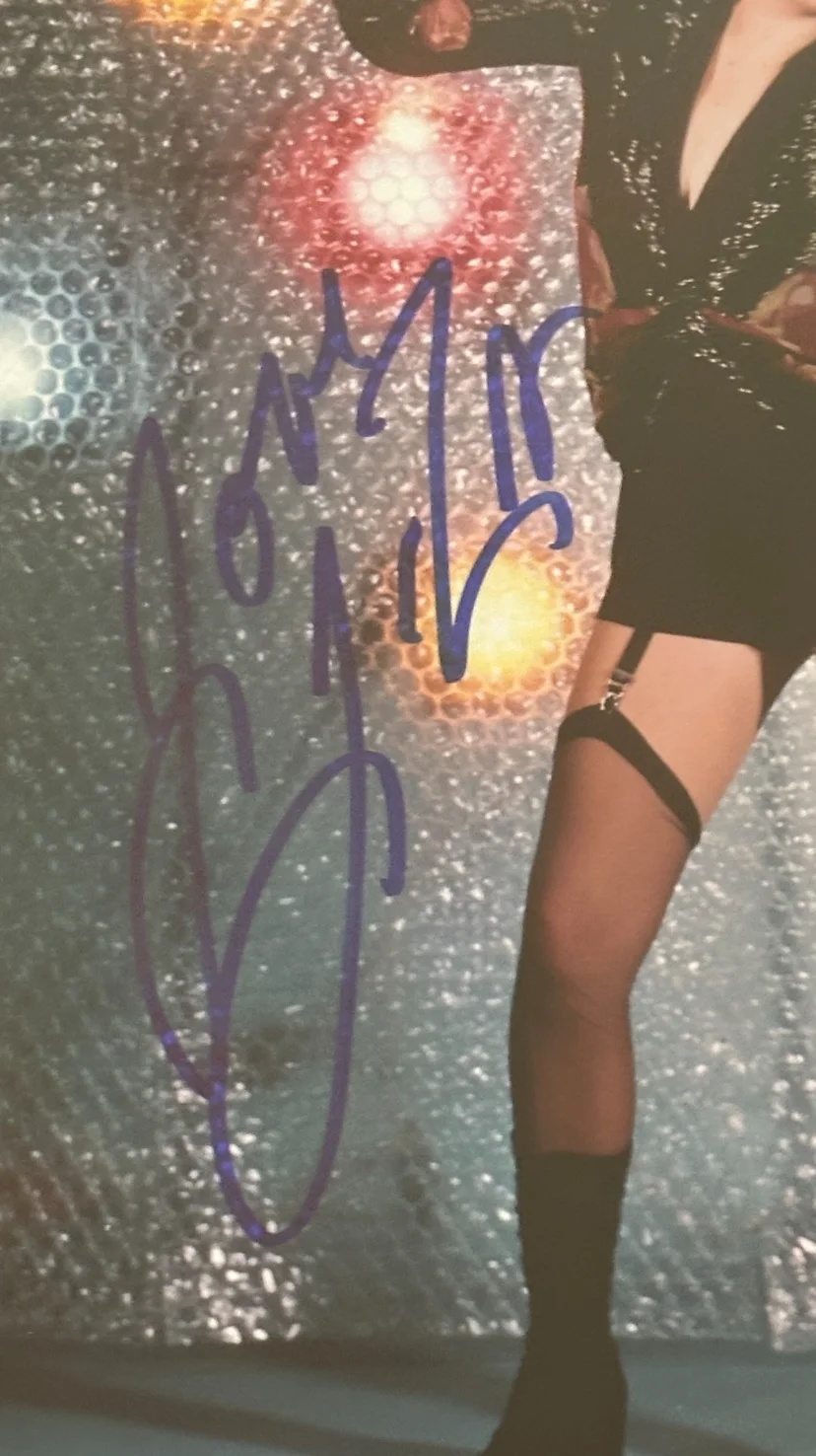 LIZA MINNELLI — LIZA MINNELLI Signed CABARET 8 X 10 PHOTO Beckett Encapsulated, изображение 2