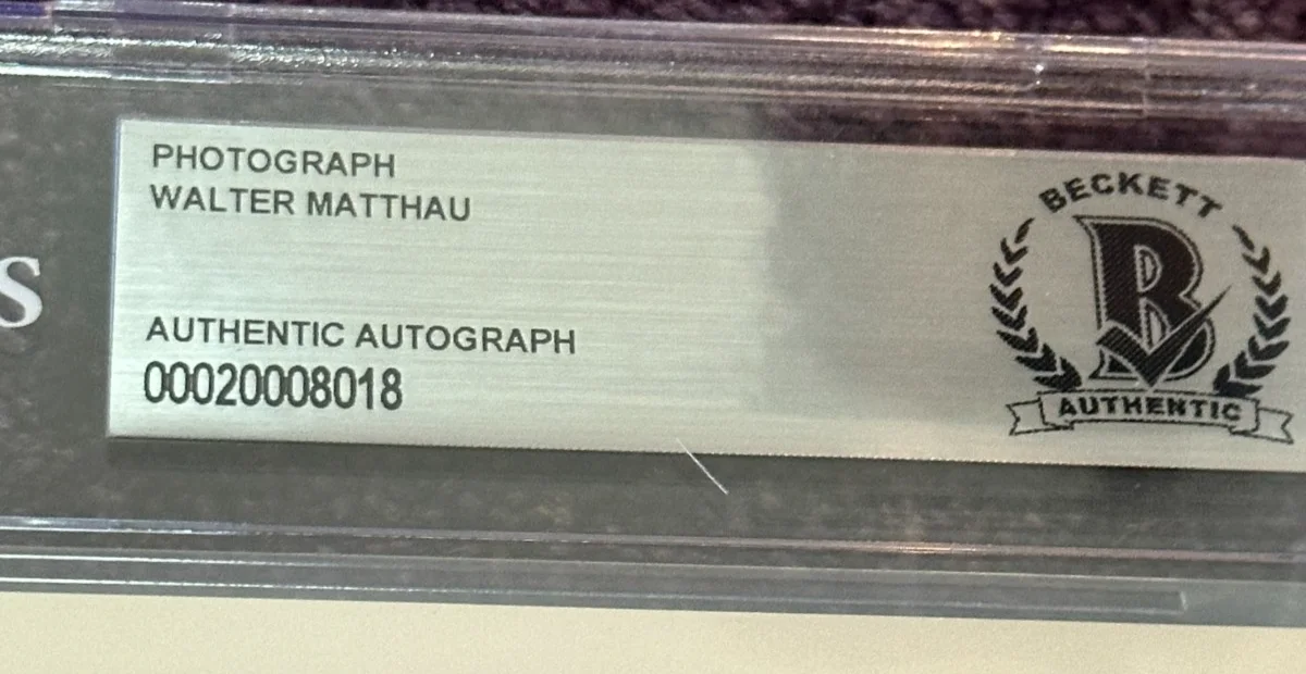 WALTER MATTHAU — WALTER MATTHAU Signed 8 X 10 PHOTO Beckett Encapsulated, изображение 3