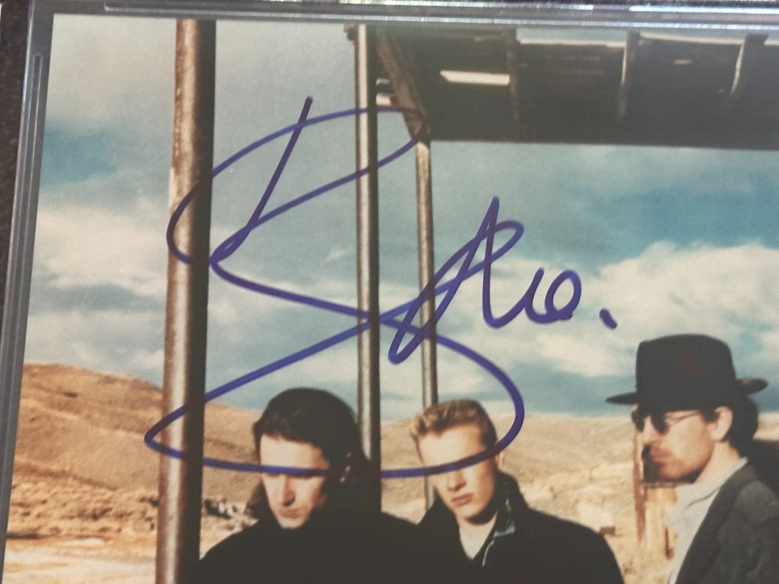 BONO and EDGE Signed U2 8 X 10 PHOTO Beckett Encapsulated (BAS), изображение 2