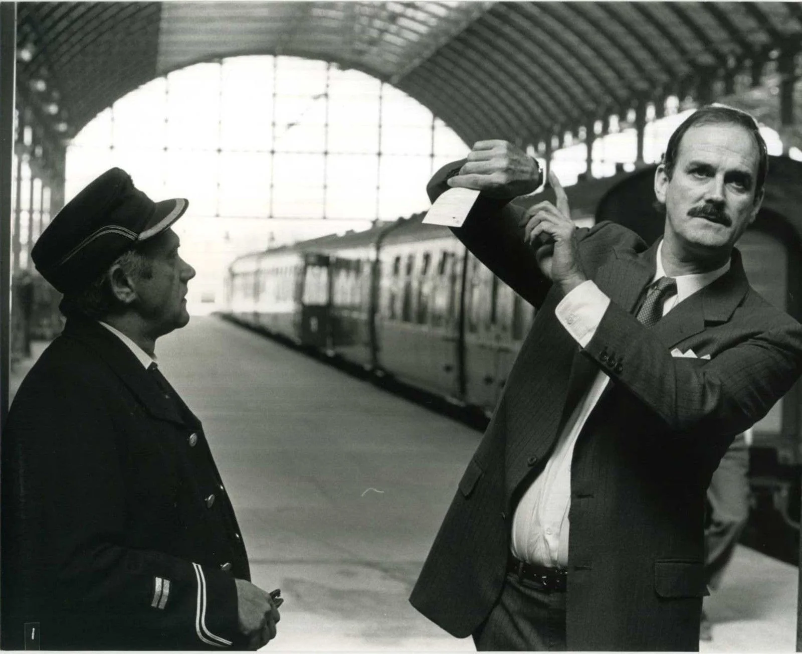 CLOCKWISE 1986 John Cleese, Alison Steadman, Christopher Morahan 6 10x8 STILLS, image 2
