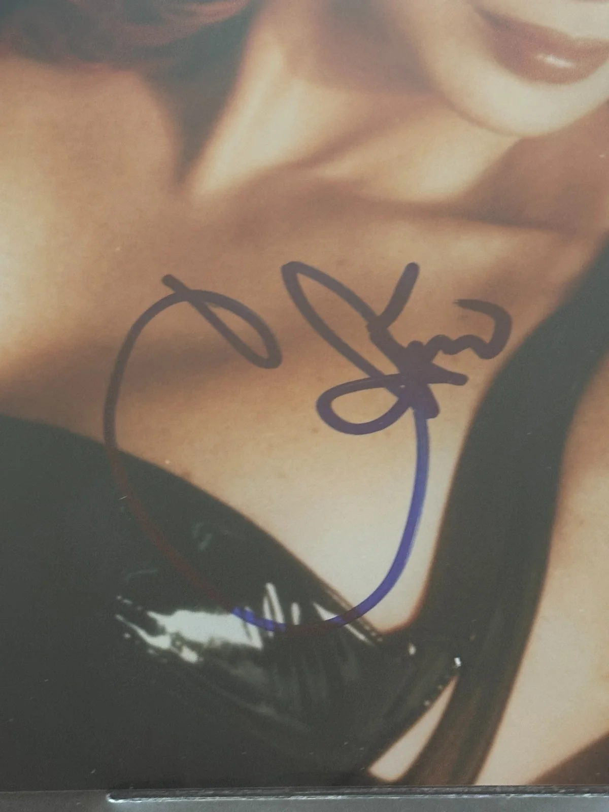 CHER Signed 8 X 10 PHOTO Beckett Encapsulated (BAS), image 3