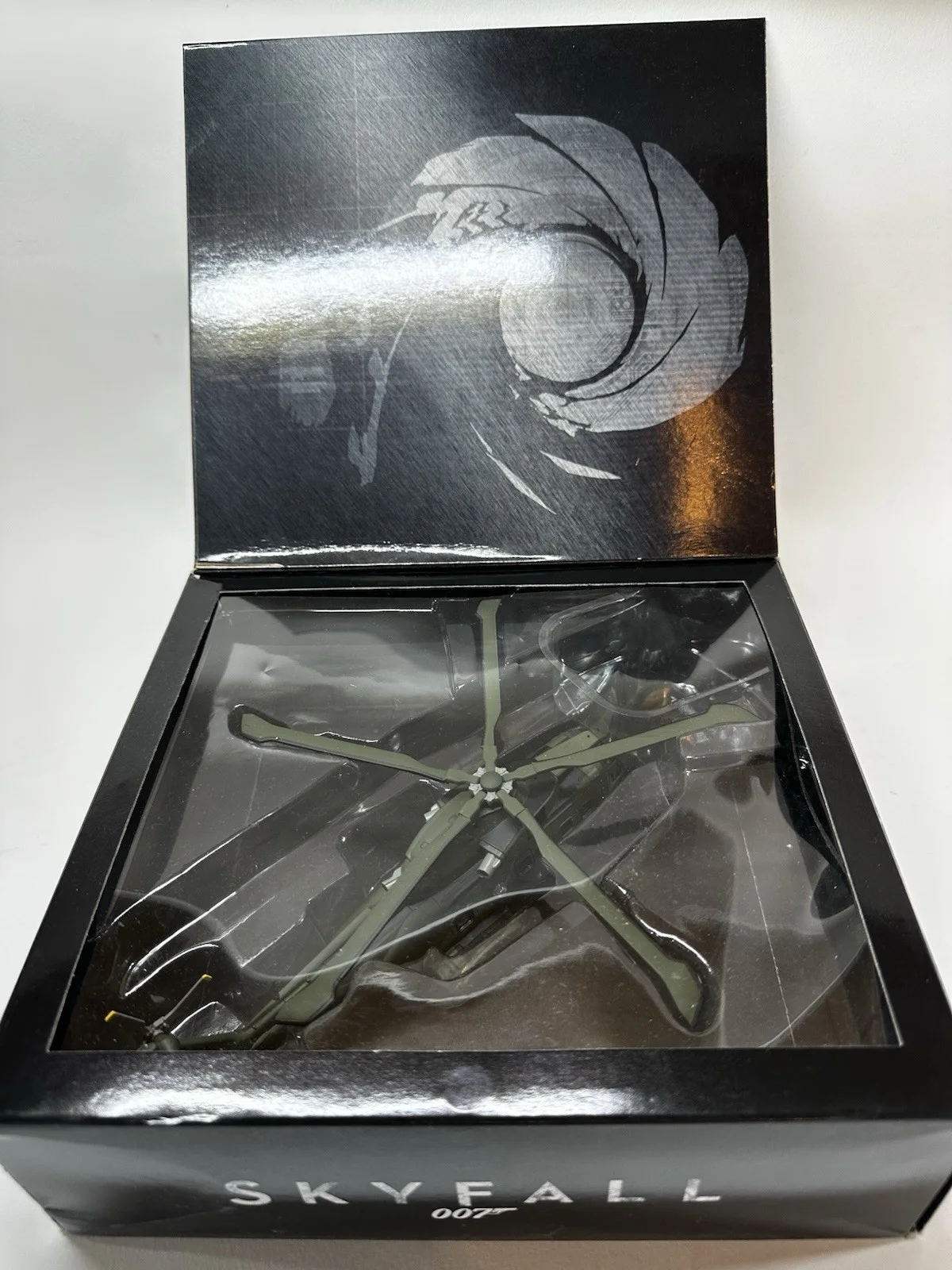 Italeri 48182 Agusta Westland AW101 Bond Skyfall 1:100 Scale Model Helicopter, изображение 2
