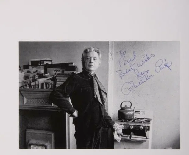 Quentin Crisp — Quentin Crisp Actor, Writer & Critic Signed Inscribed Autograph Magazine Sheet, image 2