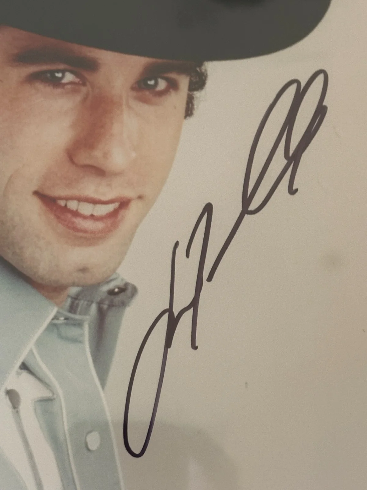 JOHN TRAVOLTA — JOHN TRAVOLTA Signed 8 X 10 PHOTO Beckett Encapsulated (BAS), изображение 2