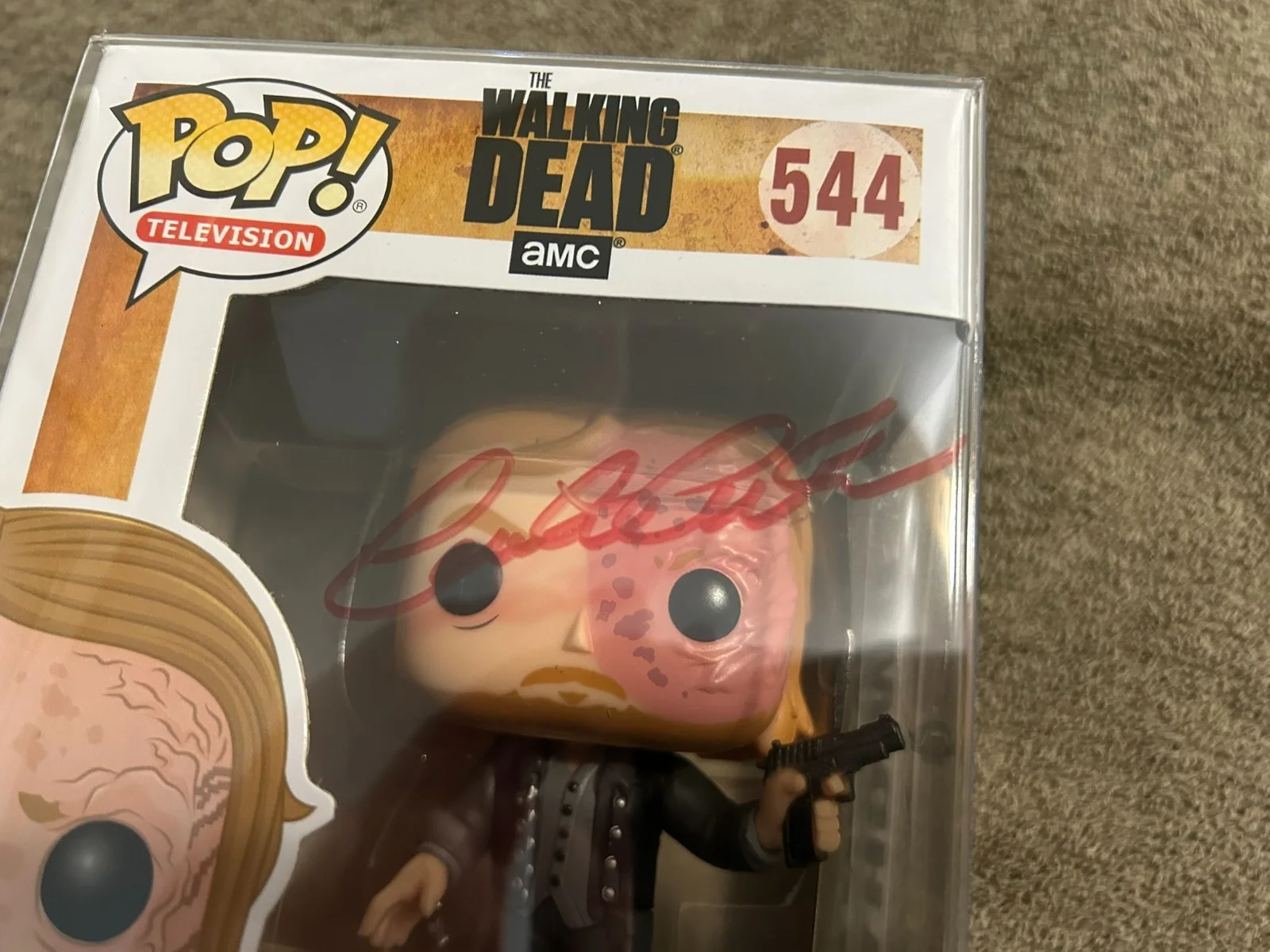 Austin Amelio — AUSTIN AMELIO SIGNED AUTOGRAPH DWIGHT THE WALKING DEAD FUNKO POP 544, изображение 2