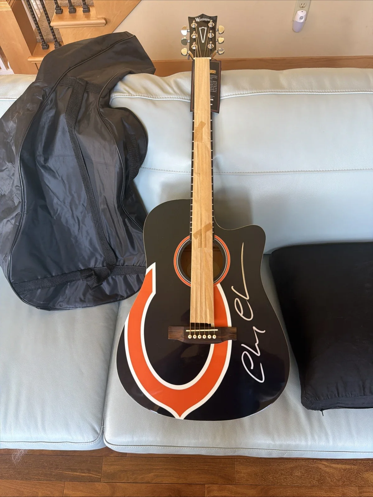 Chevy Chase — CHEVY CHASE SIGNED CUSTOM ACOUSTIC GUITAR CHICAGO BEARS COA BECKETT WOODROW, image 2