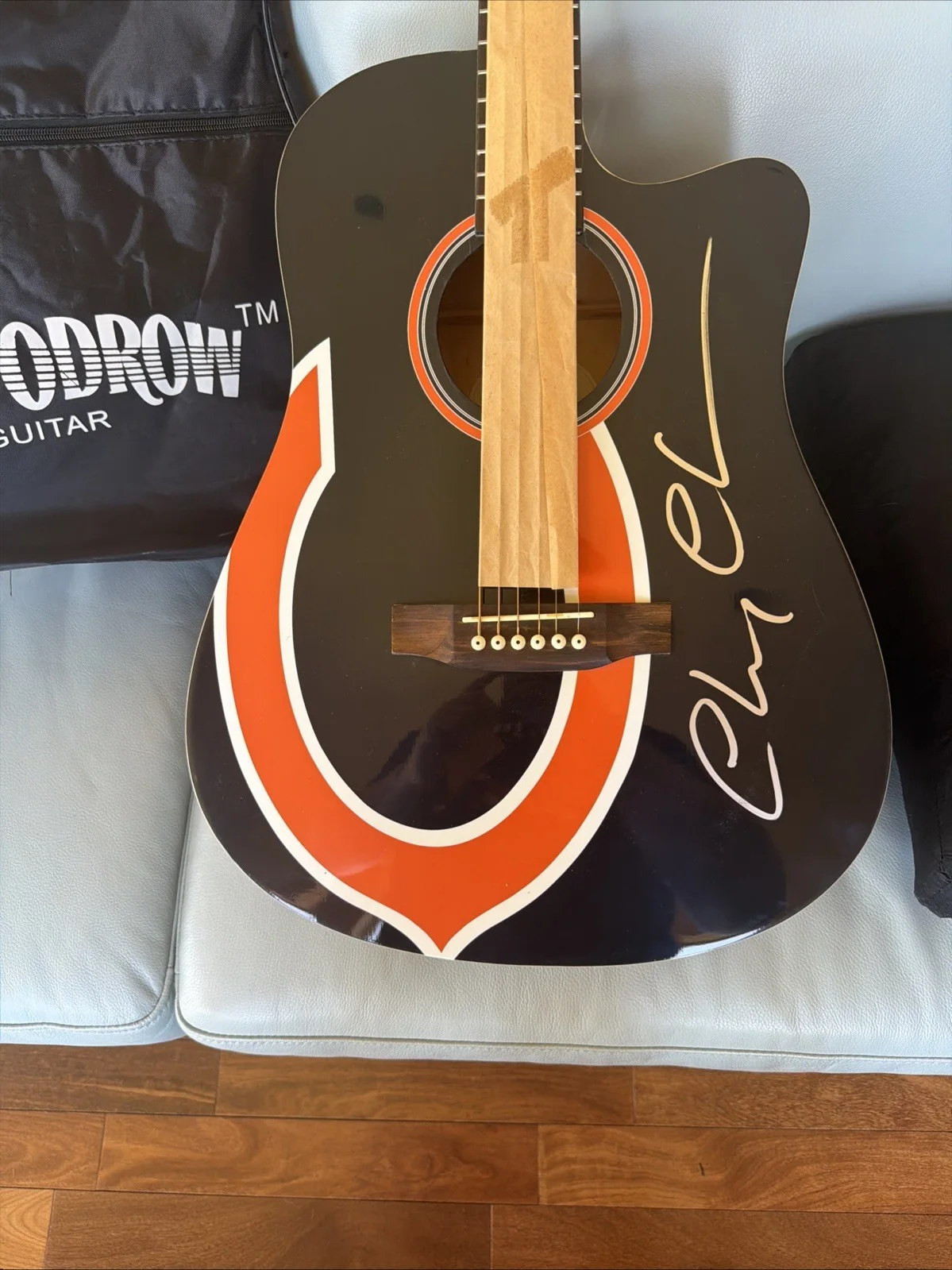 Chevy Chase — CHEVY CHASE SIGNED CUSTOM ACOUSTIC GUITAR CHICAGO BEARS COA BECKETT WOODROW, image 4