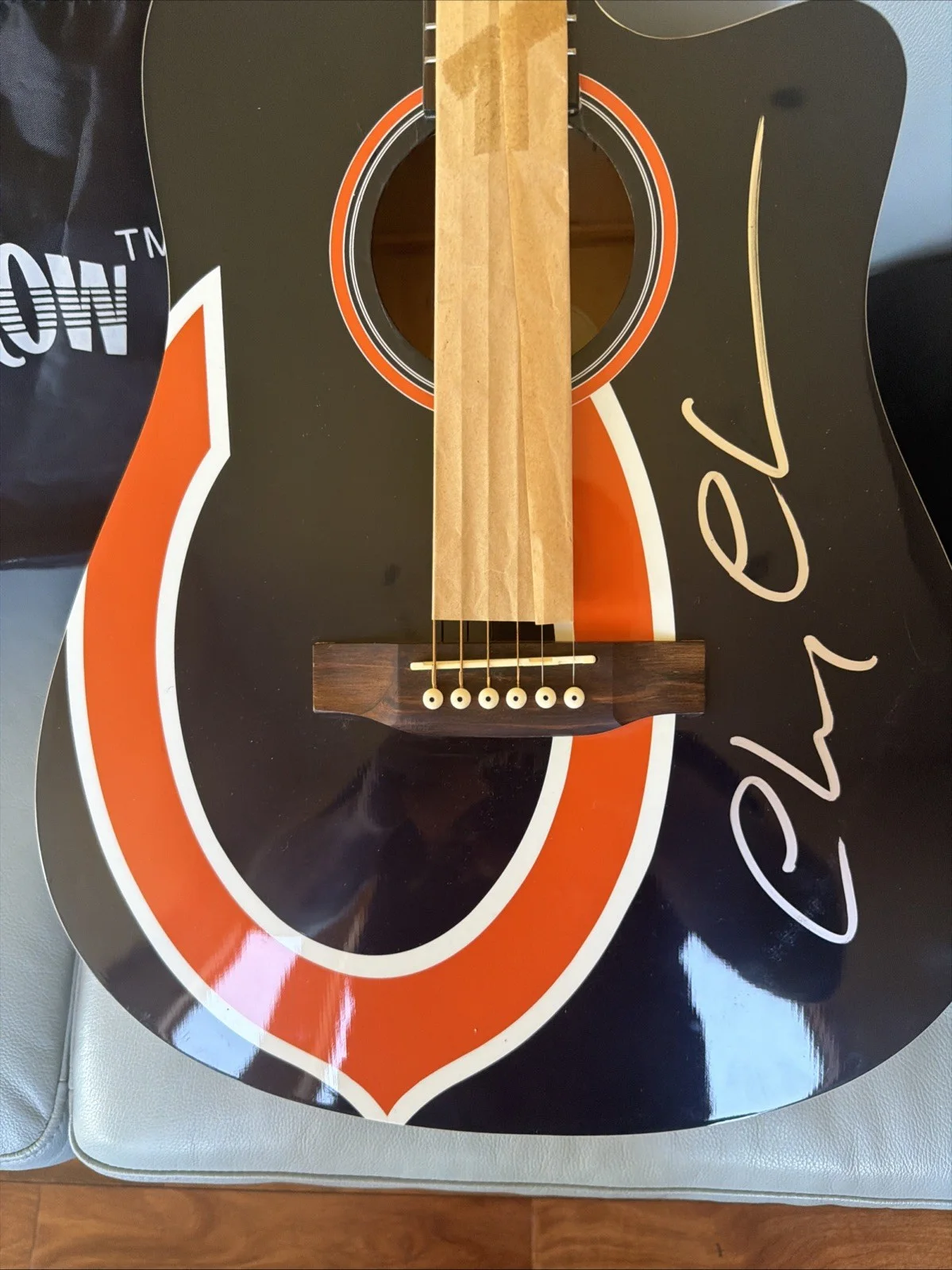 Chevy Chase — CHEVY CHASE SIGNED CUSTOM ACOUSTIC GUITAR CHICAGO BEARS COA BECKETT WOODROW, image 5
