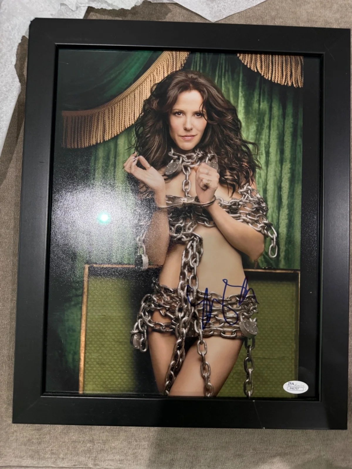 Mary-Louise Parker — Mary-Louise Parker SIGNED 11x14 Photo Nancy Botwin Weeds JSA/DNA AUTOGRAPHED
