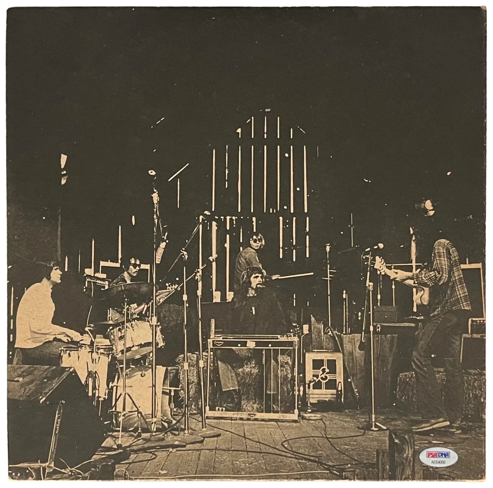 NEIL YOUNG SIGNED HARVEST VINYL RECORD *** FULL SIGNATURE *** PSA COA AE64006, изображение 2