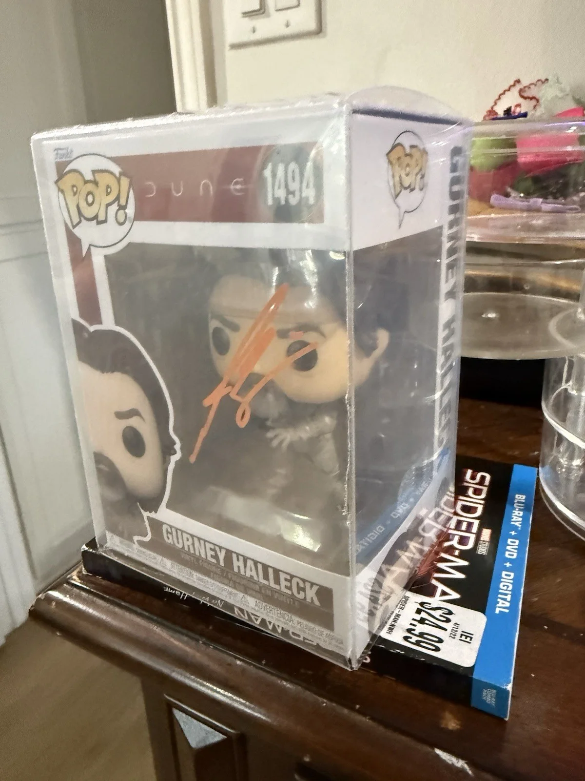 Josh Brolin — Josh Brolin Autographed Dune Gurney Halleck Funko Pop #1494 SWAU authentication!, изображение 3