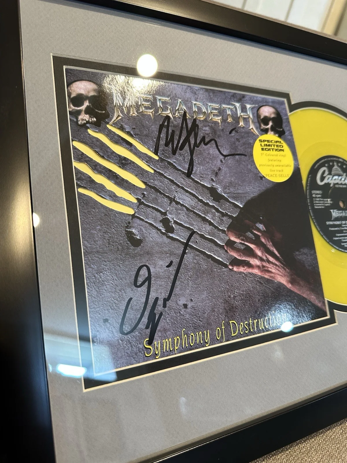 Megadeth Signed Symphony Of Destruction 45 LP Marty Friedman And David Ellefson, изображение 2