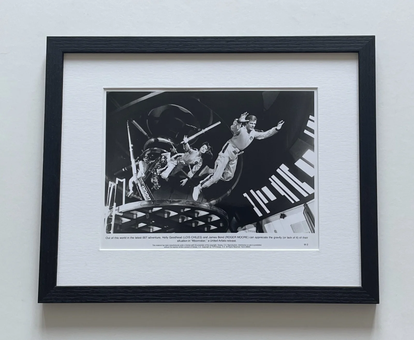 James Bond Moonraker Photo Original 8X10 Inch B&W Press Publicity Still: Framed, изображение 2
