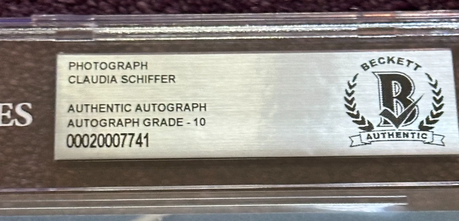 CLAUDIA SCHIFFER — CLAUDIA SCHIFFER Signed 8 X 10 PHOTO Beckett (BAS) Encapsulated AUTO 10, изображение 3