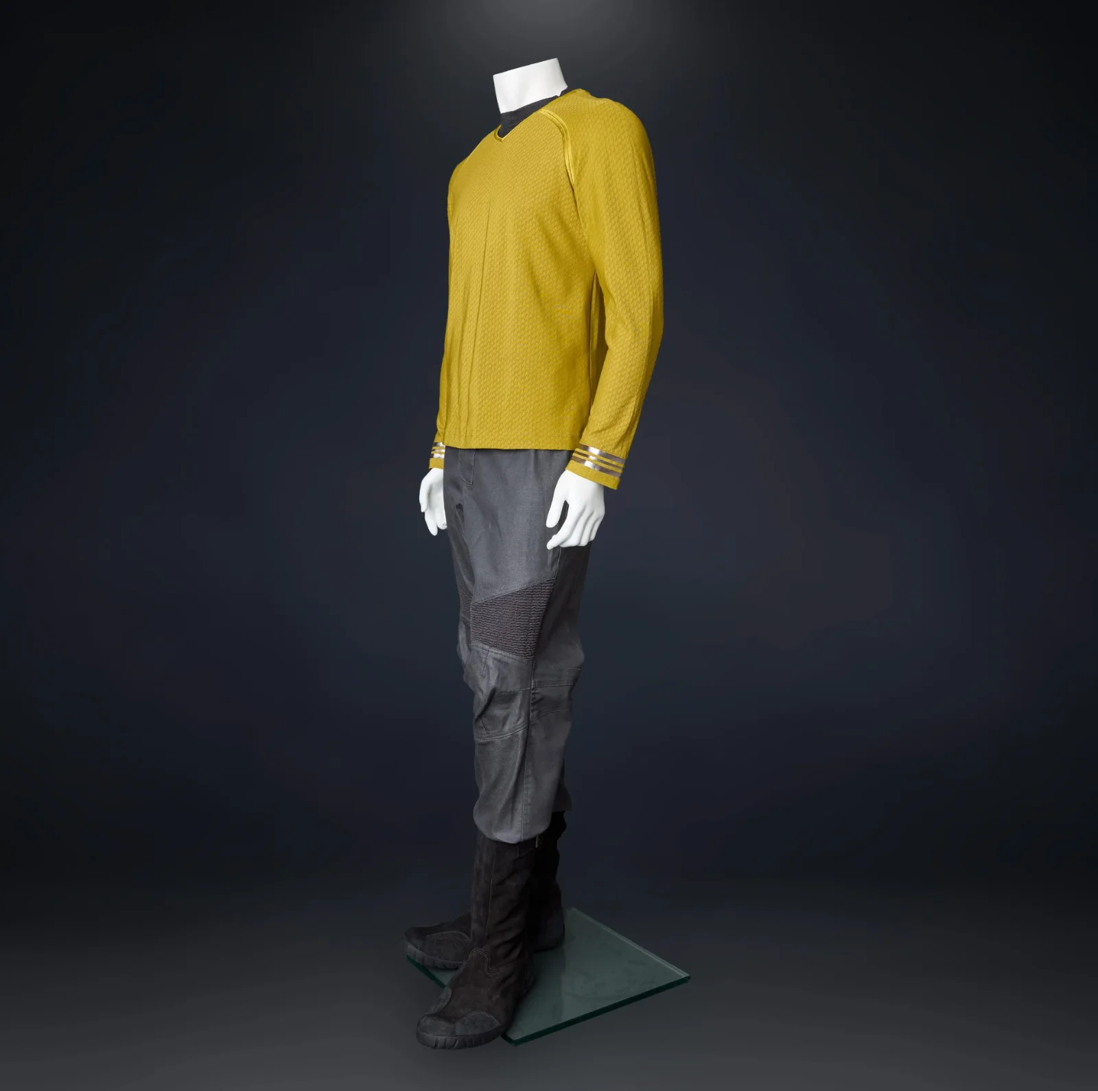 Star Trek Into Darkness (2013) - Captain Kirk's Starfleet Uniform, image 5