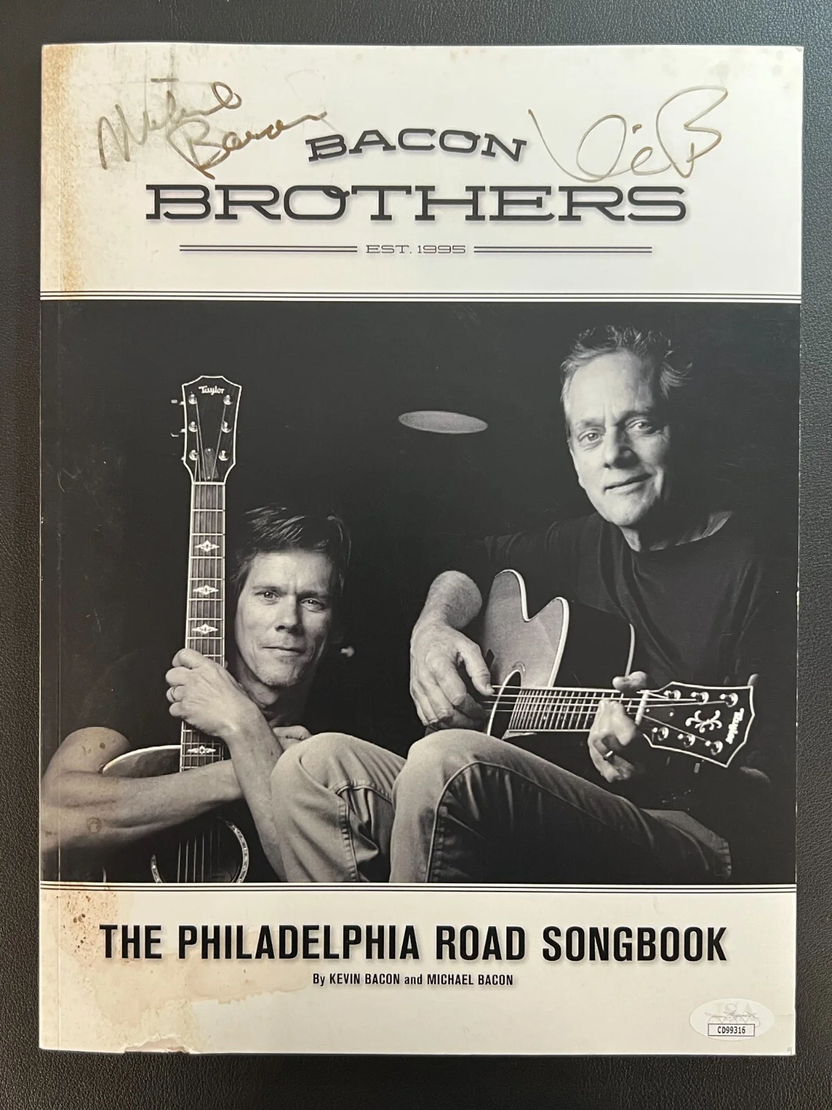 Kevin Bacon, Michael Bacon — Bacon Brothers Signed SongBook JSA Cert w/COA Kevin & Michael DUO Musicians WOW!, изображение 2