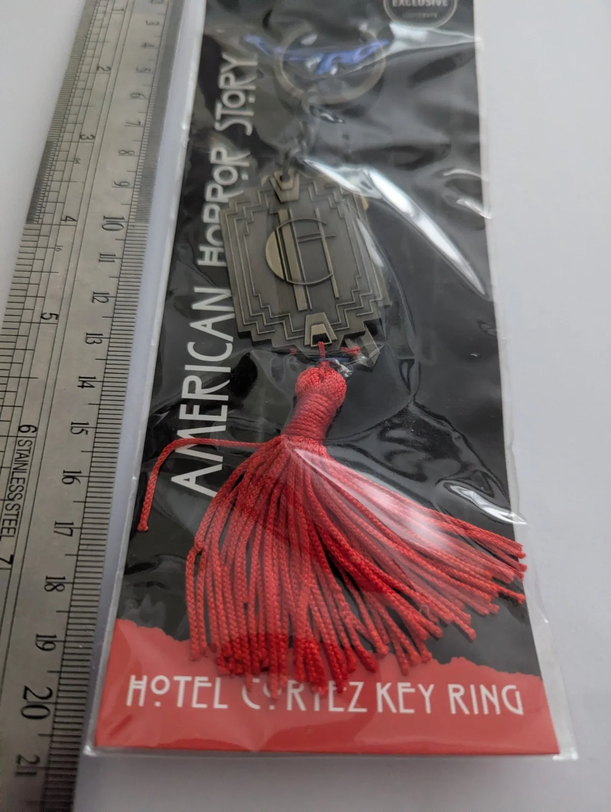 American Horror Story Hotel Cortez Key Ring By Lootcrate, изображение 2