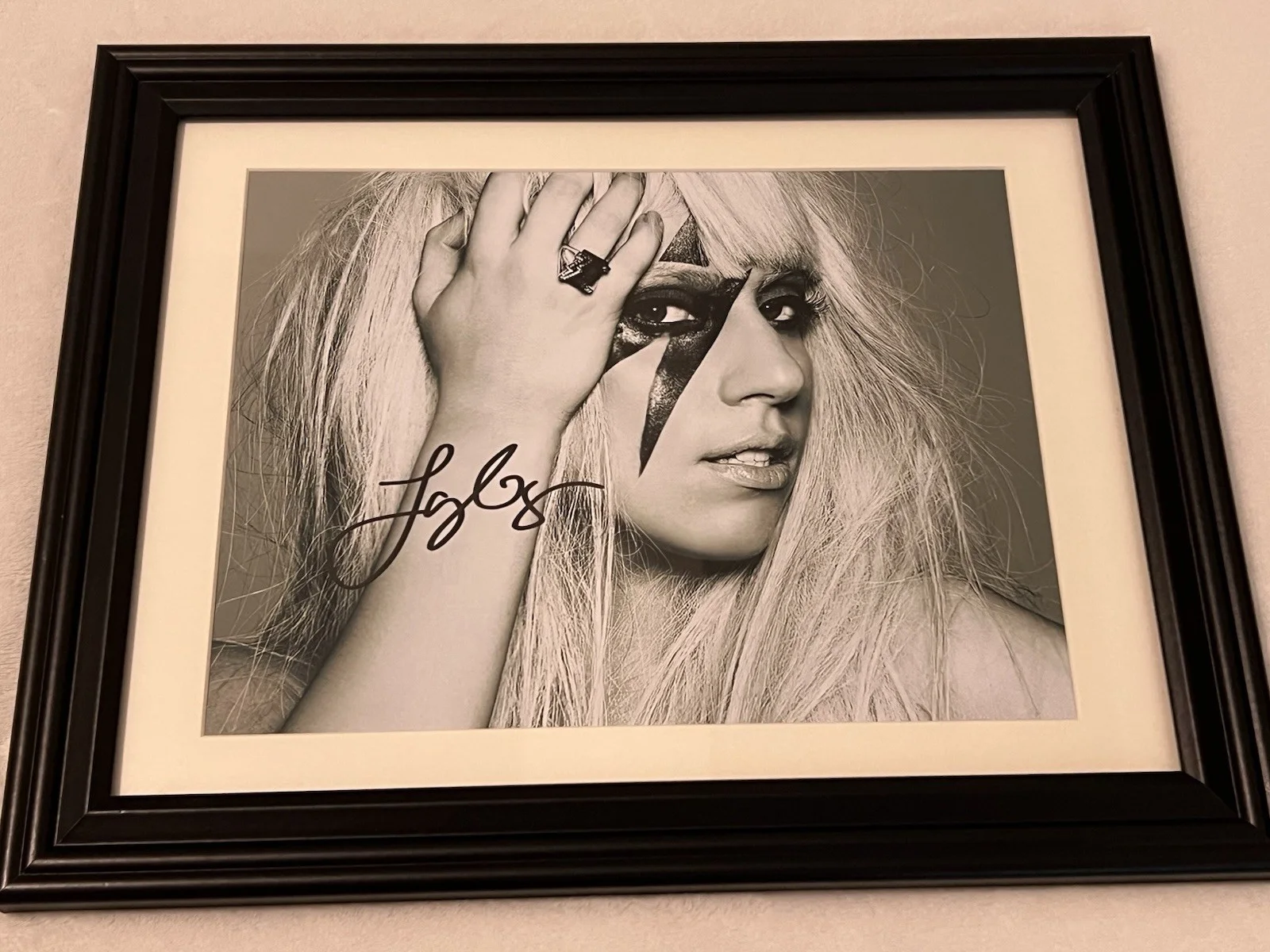 LADY GAGA Autographed 8 X 11.5 Signed Photo Fully Framed Superstar, изображение 3