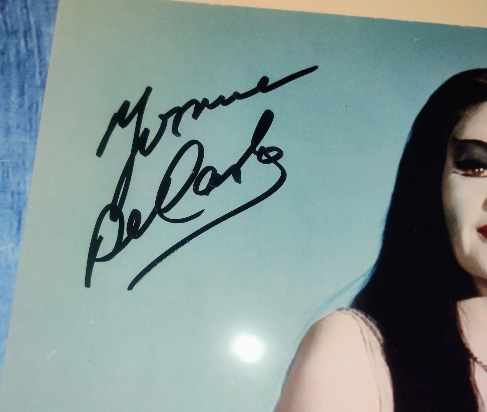 Yvonne De Carlo Hand Signed Photo JSA COA The Munsters NO US TARRIFS, image 3