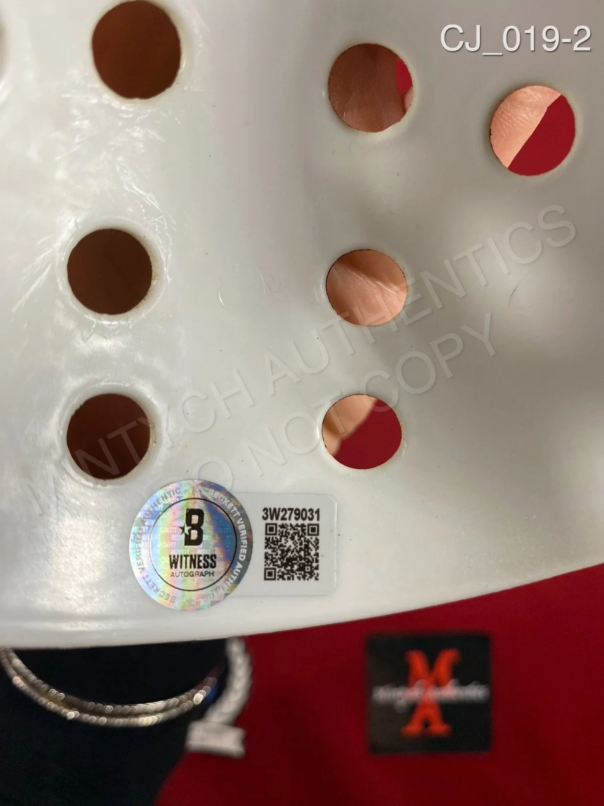 CJ Graham — CJ C.J. Graham autographed signed Friday the 13th 13X Studios Jason mask Beckett, изображение 2