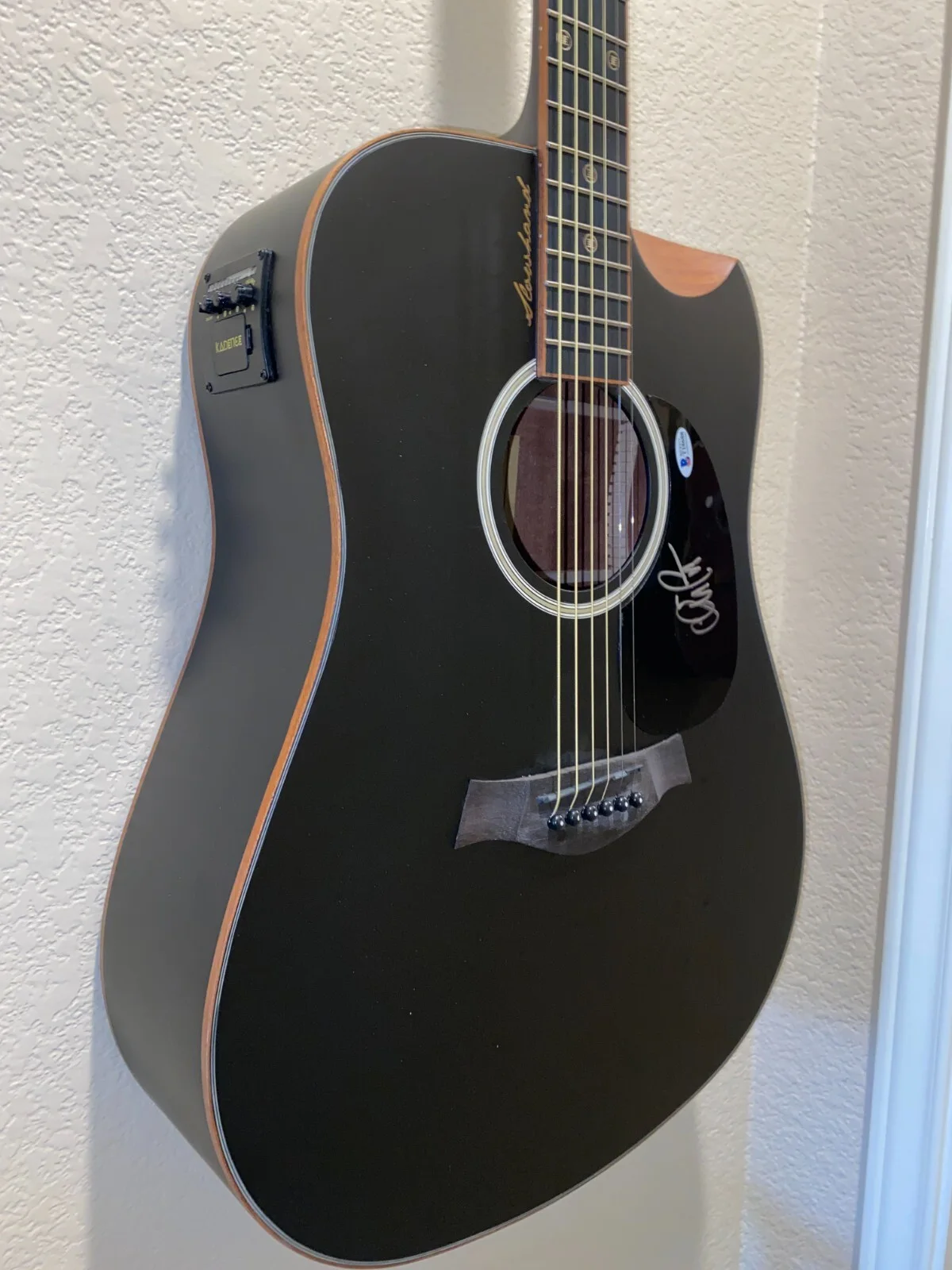 CHRIS PRATT - GUARDIANS OF THE GALAXY — CHRIS PRATT BECKETT CERTIFIED AUTOGRAPH 1/1 CUSTOM ACOU/ELEC DEMI CUT GUITAR, image 4