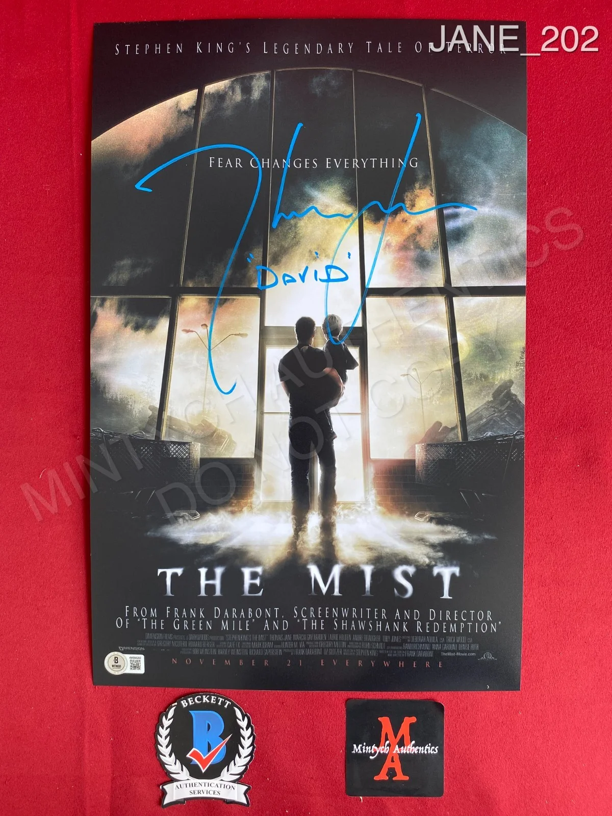 Thomas Jane — Thomas Jane autographed signed 11x17 photo The Mist Beckett COA