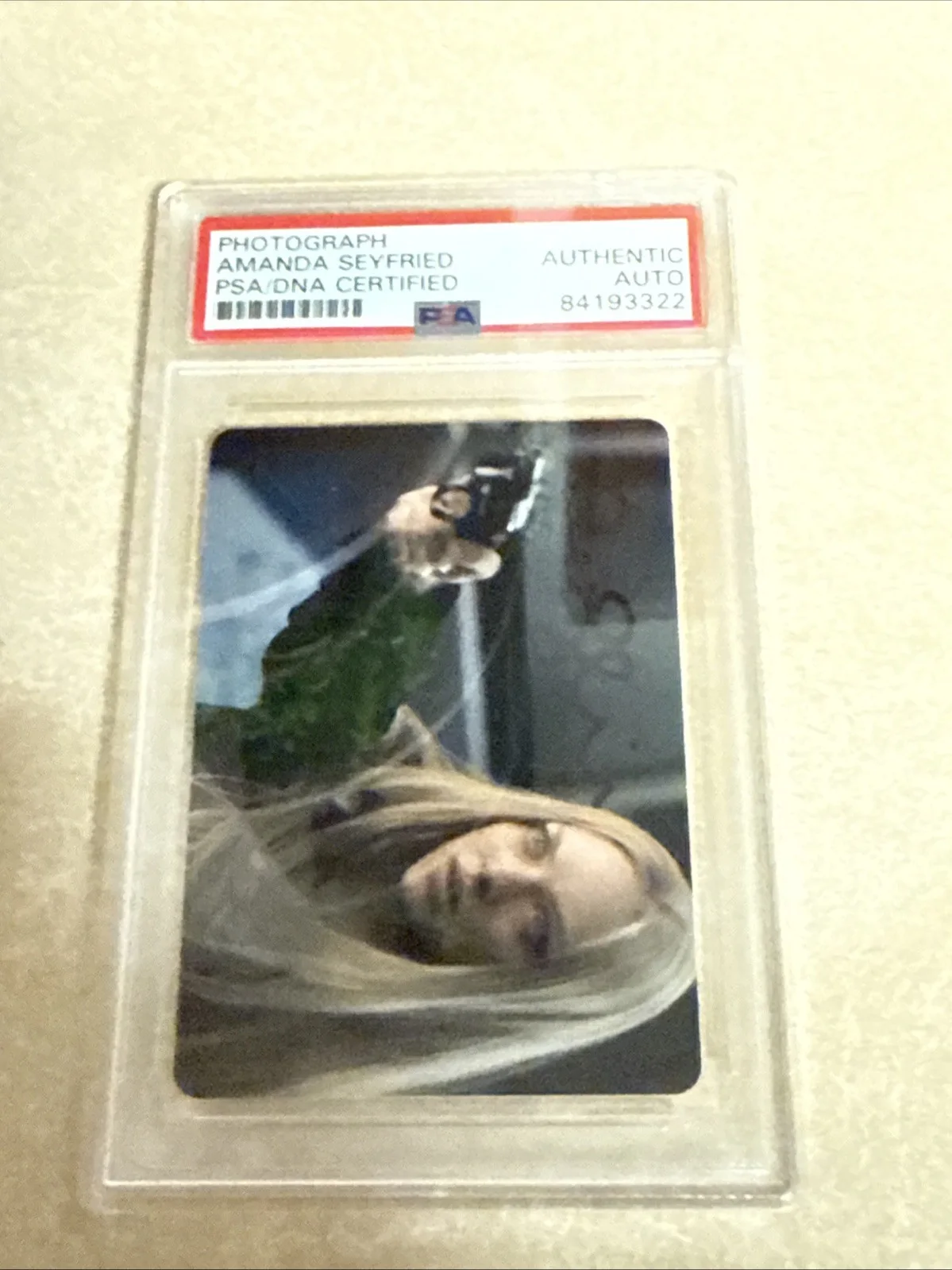 Amanda Seyfried — SIGNED Amanda Seyfried Encapsulated PHOTOGRAPH SIGNATURE Autograph PSA DNA, image 5