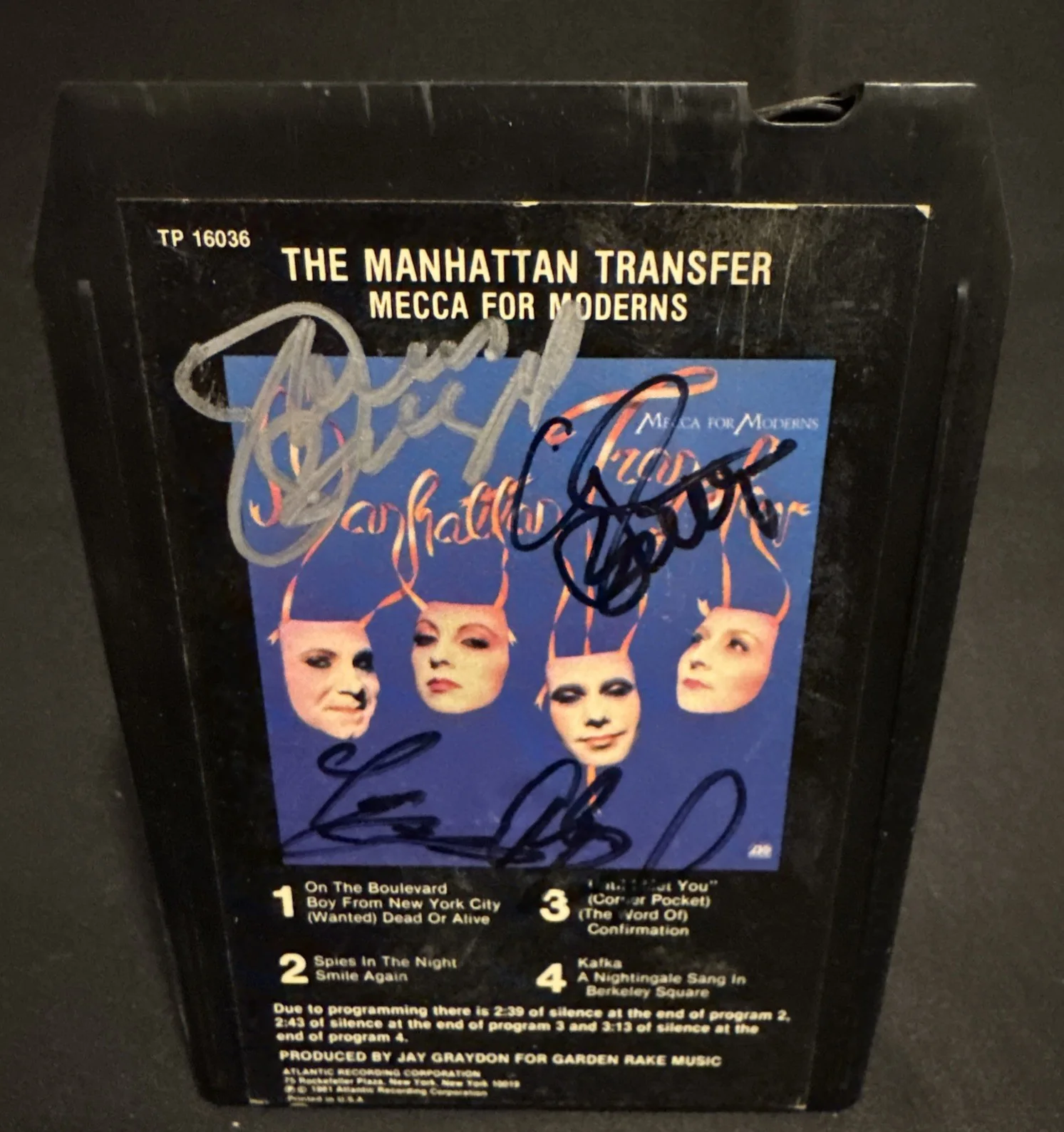 The Manhattan Transfer Signed 8-Track Tape Mecca for Moderns Album Autograph, image 2