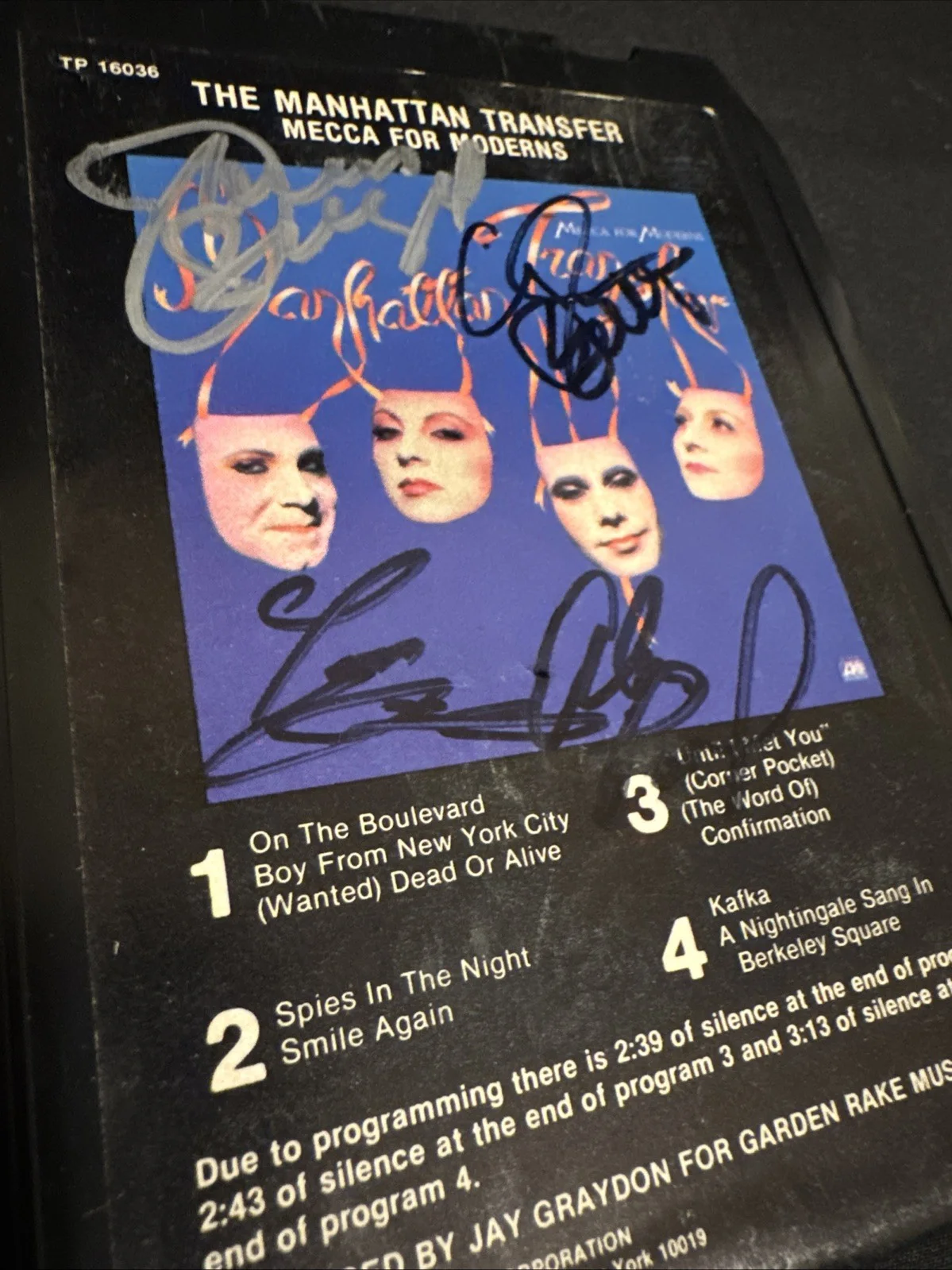 The Manhattan Transfer Signed 8-Track Tape Mecca for Moderns Album Autograph, image 5