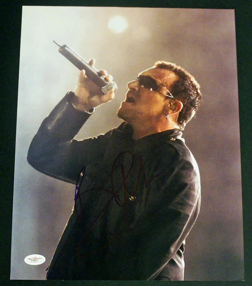 *JSA Certified* - BONO SIGNED Huge 11x14 Color Photo In Concert, U2!, изображение 2