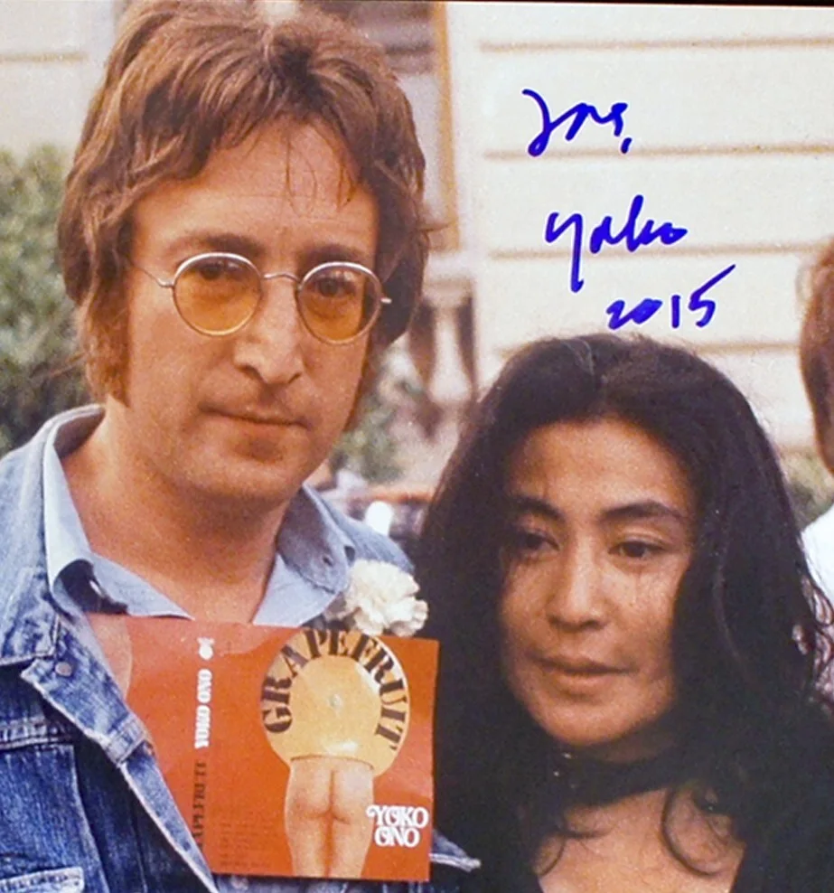 YOKO ONO SIGNED Large 11x14 Color Photo with John Lennon, Beckett Certified!!, изображение 4
