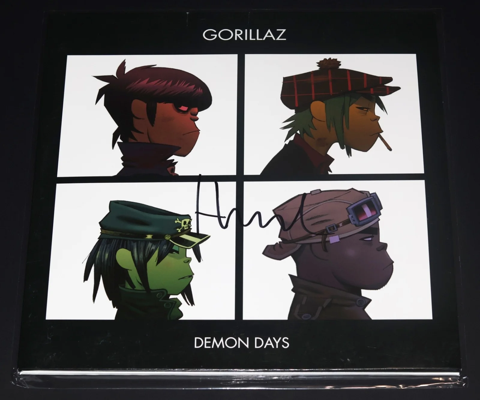 JAMIE HEWLETT Signed GORILLAZ “Demon Days” Vinyl LP autograph + PROOF artist, изображение 2
