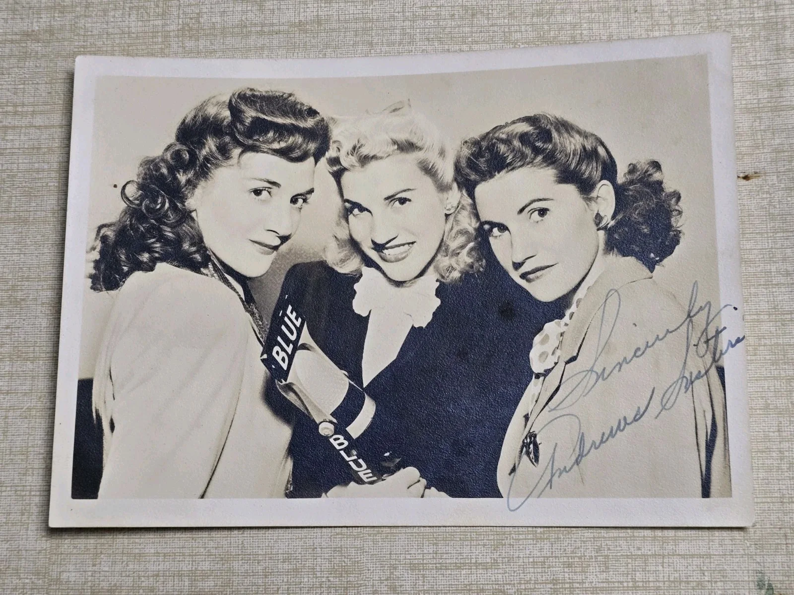 The Andrews Sisters Signed 1940 Photo RARE!!!, изображение 2