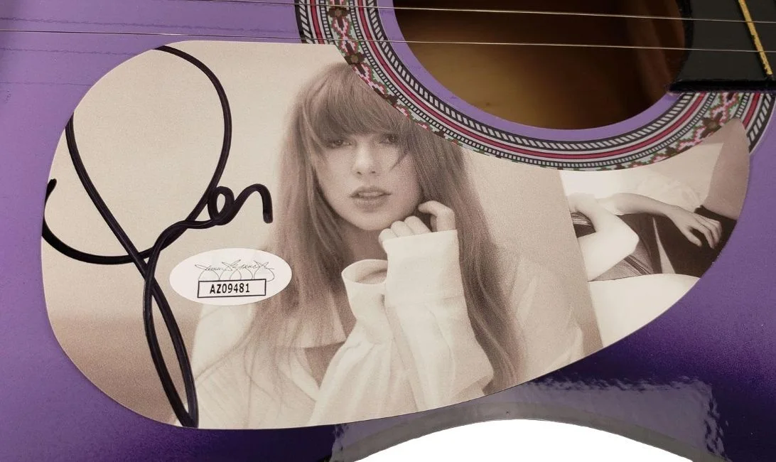 Taylor Swift — Taylor Swift Signed Tortured Poets Department 38" Purple Acoustic Guitar JSA, изображение 2