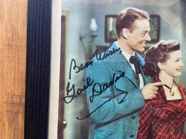 Gail Davis signed autograph Framed 11x14 Death Valley Gunfighter Lobby Card, изображение 2