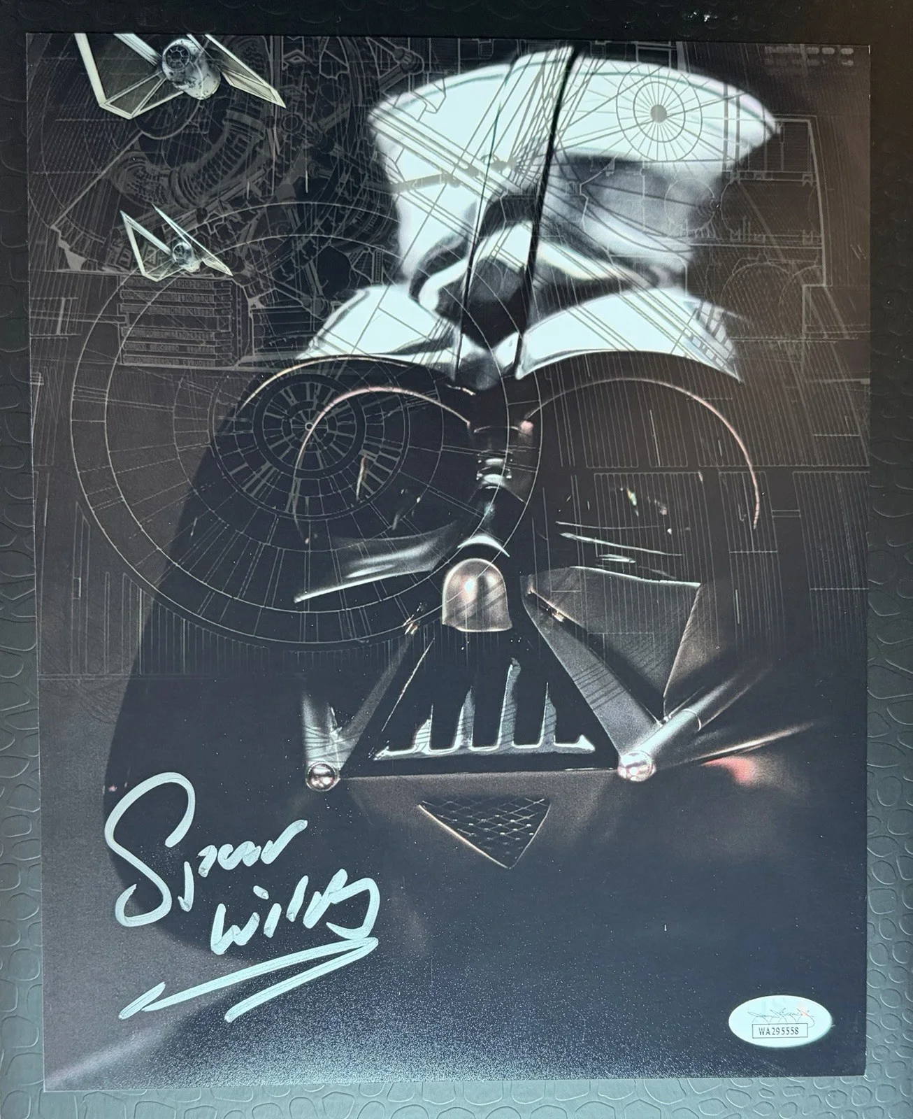 Spencer Wilding — Star Wars SPENCER WILDING as DARTH VADER Autograph 8x10 Photograph Auto JSA