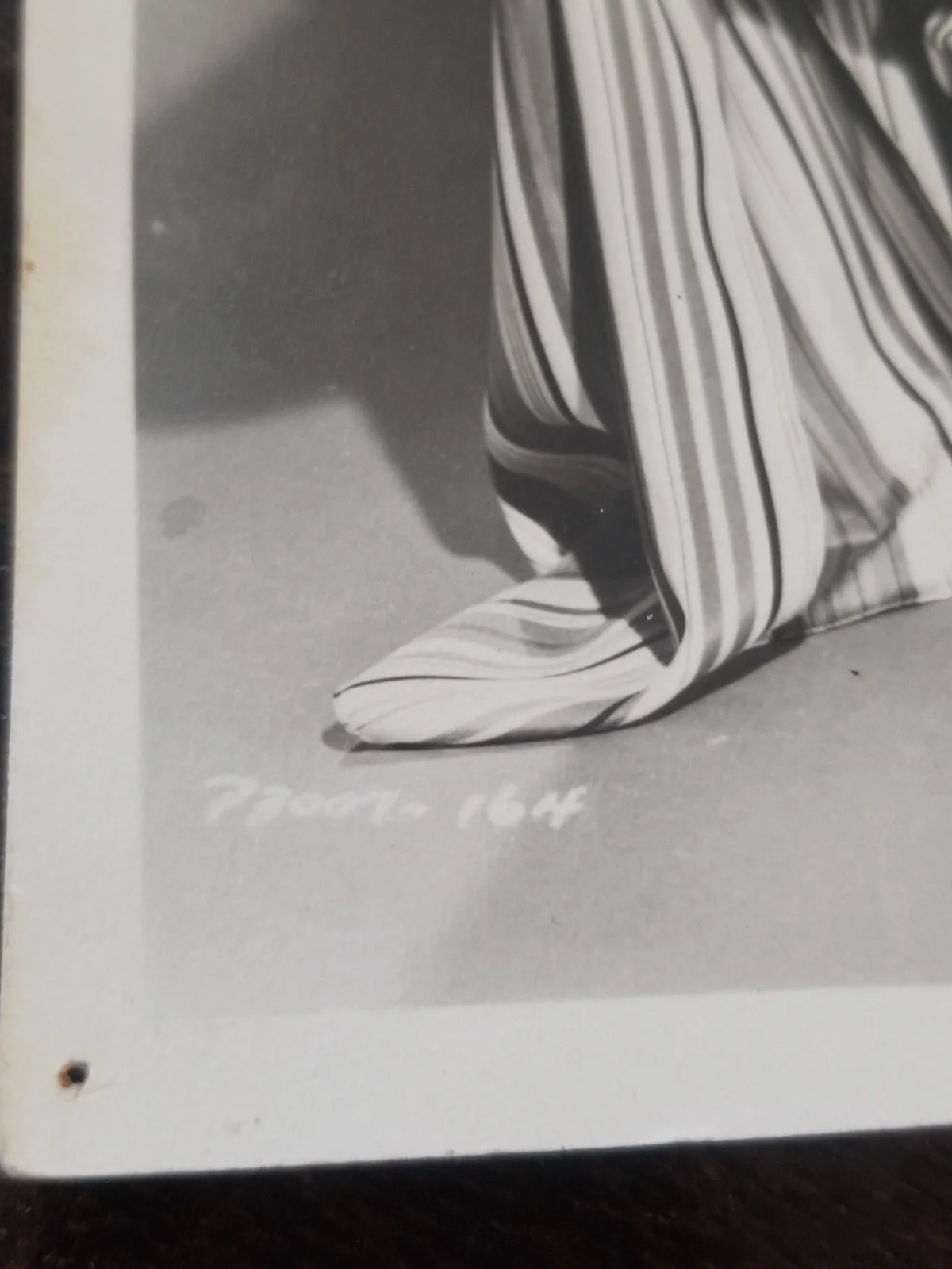 c. 1950 Rhonda Fleming Movie Star Vintage Signed Photograph, image 4