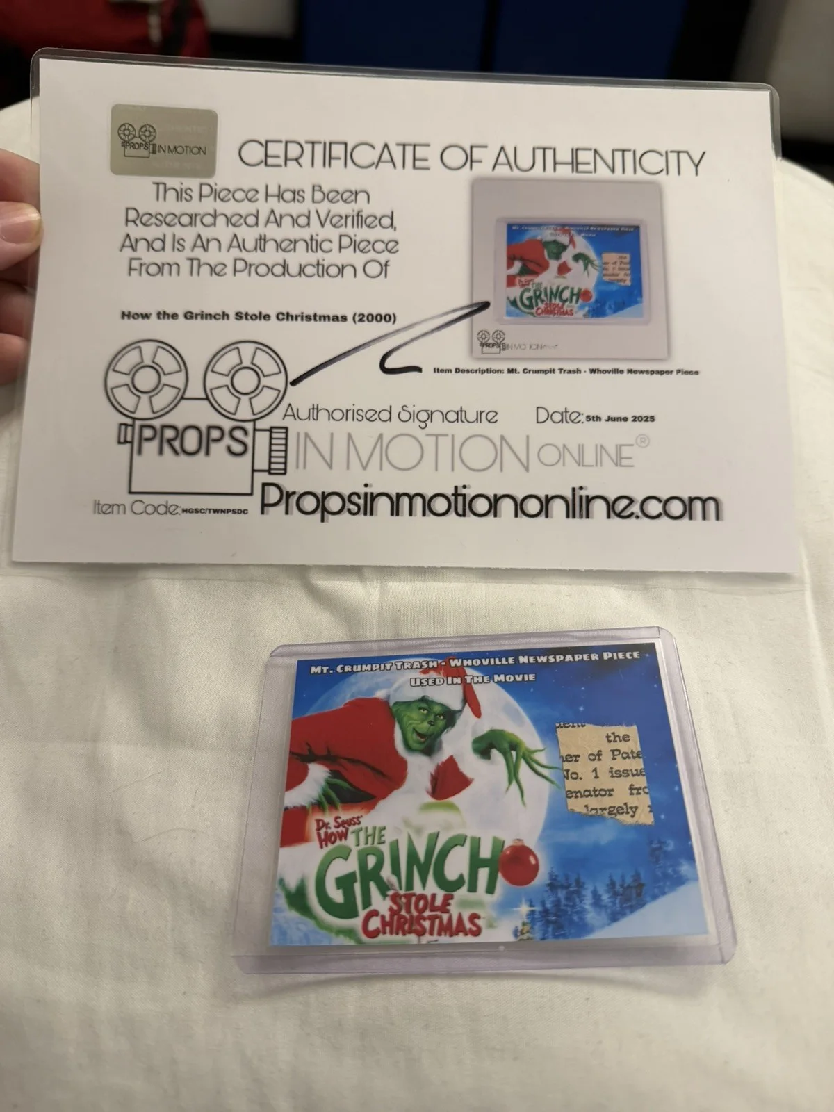 The Grinch Whoville Newspaper Screen Used Movie Prop Film TV COA Rare Jim Carrey, изображение 2