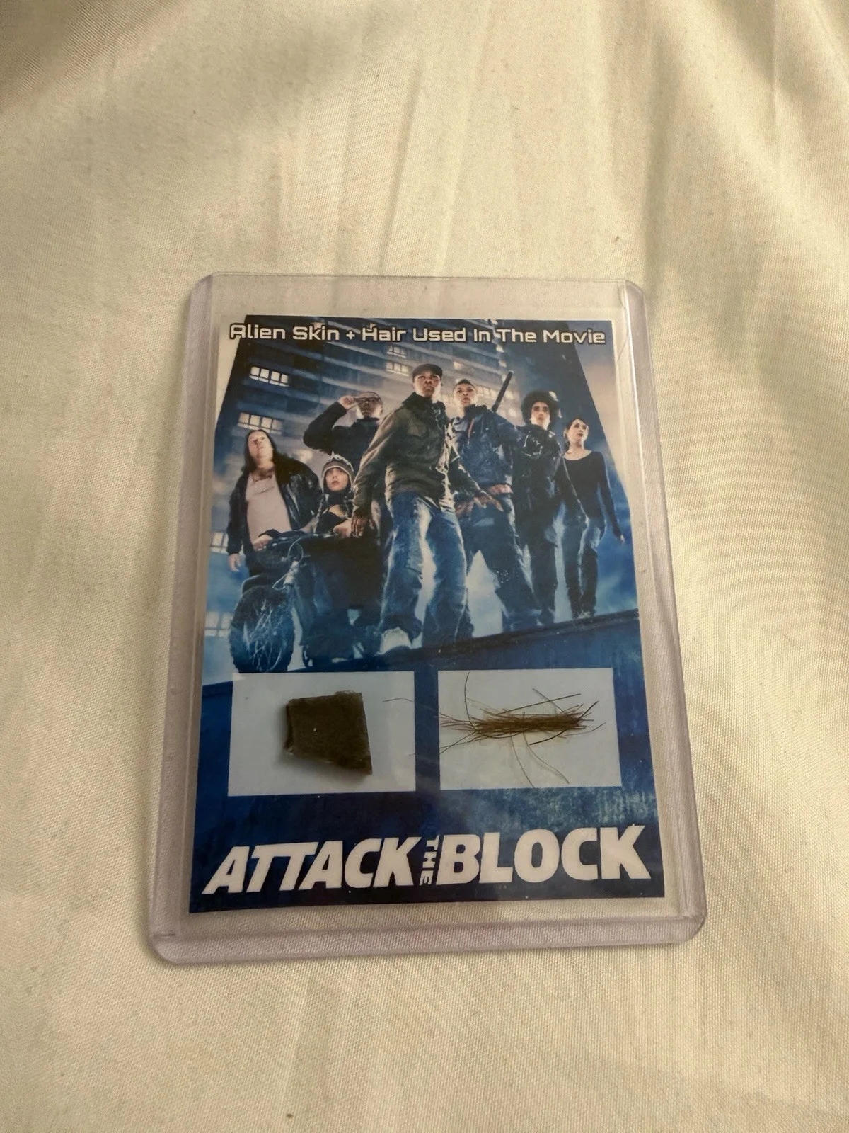 Attack The Block movie prop Screen Used Skin Hair Monster Horror British + Coa, изображение 2