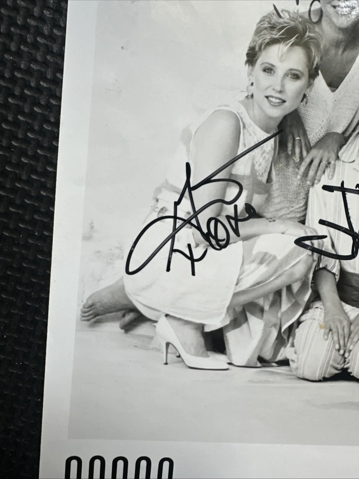 The Go-Go's hand SIGNED Group Photo Autographed by All 5 Members, image 3