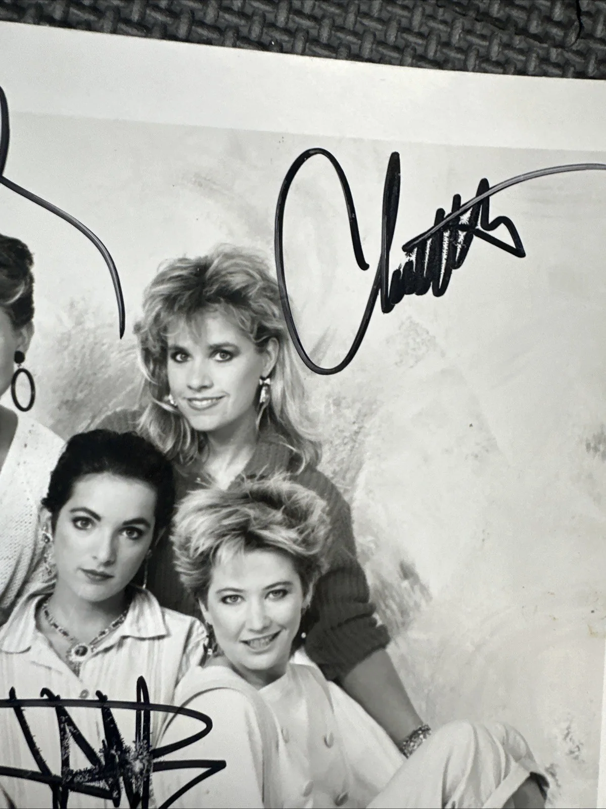 The Go-Go's hand SIGNED Group Photo Autographed by All 5 Members, image 5