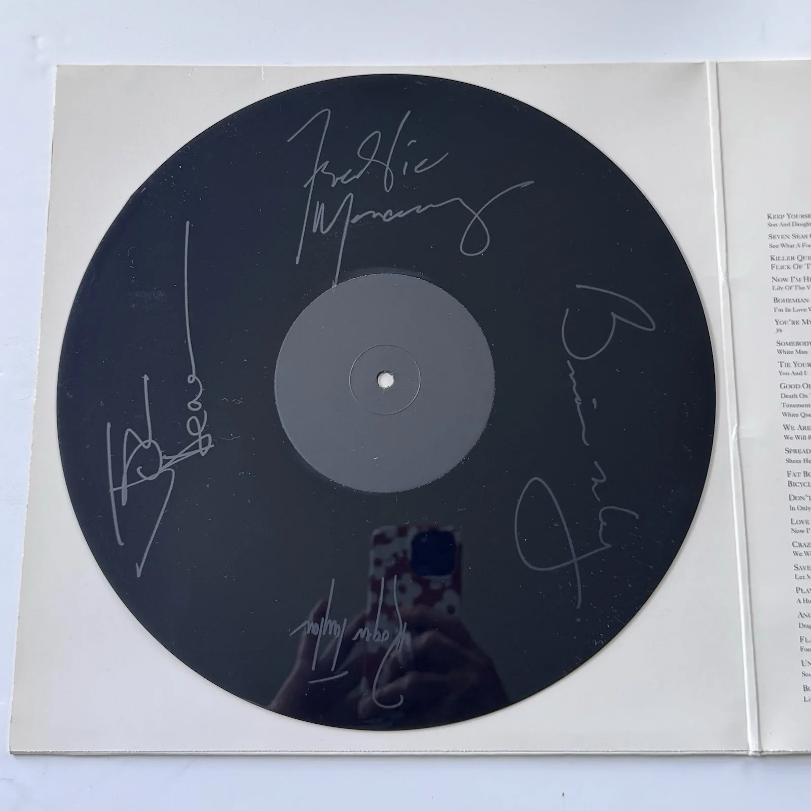 Queen The Show Must Go On Etched Signature Record 12QueenSG 19 1973 1991 EUC, image 4