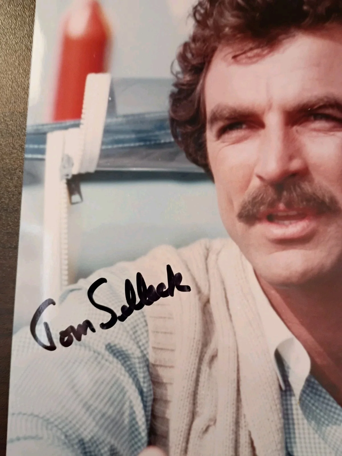 TOM SELLECK Signed Autographed 8x10 Photo as MAGNUM, P.I., изображение 3