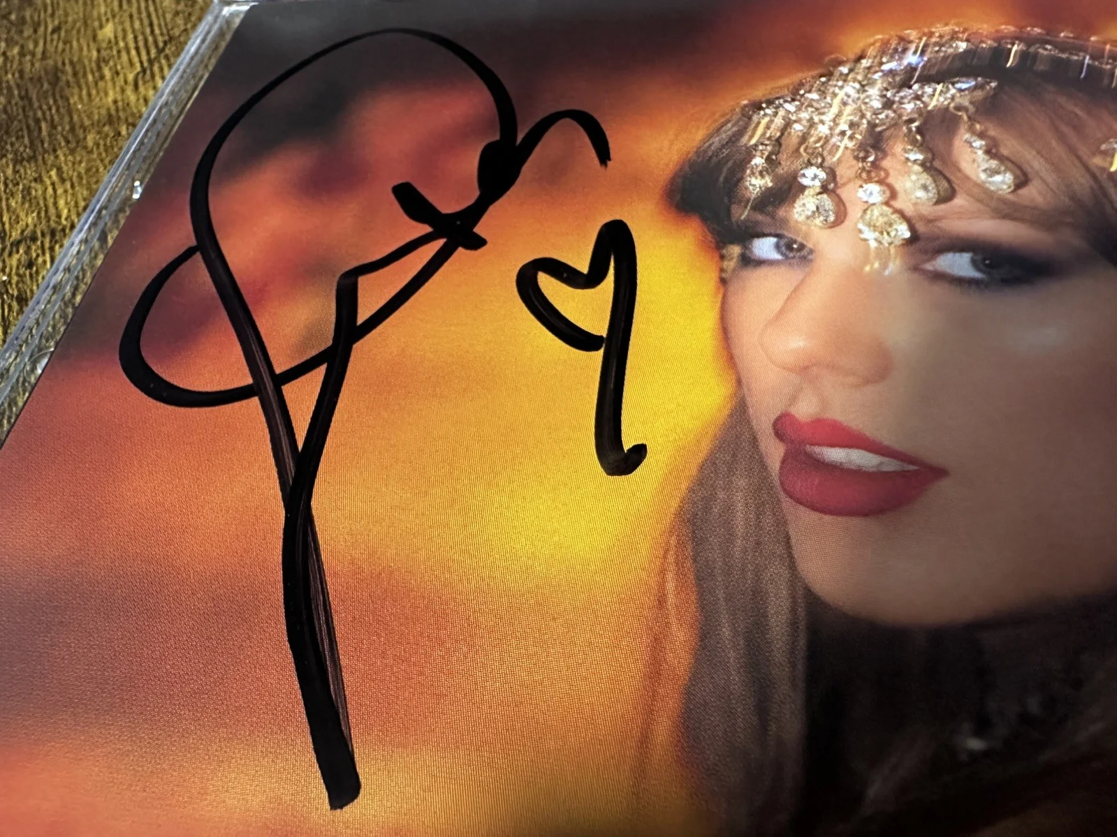 RARE Long Signature Taylor Swift The Life Of A Showgirl CD w/Hand Signed Photo 1, изображение 3