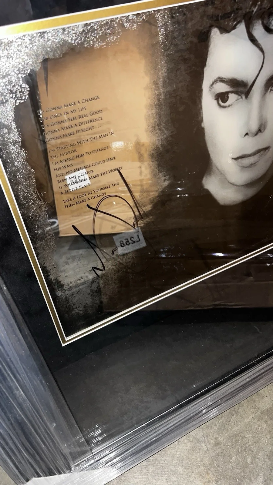 Michael Jackson Signed Autographed Mirror With Fedora Hat & frame Global Authent, image 2